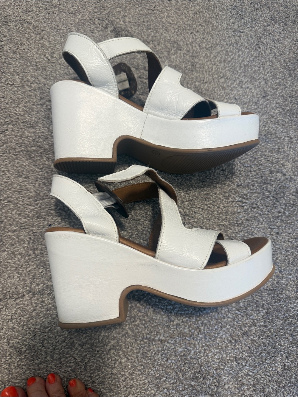 Bueno White and Brown Leather Slingback Sandals - Picture 3 of 6